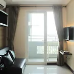 Comfort 1Br At Sky Terrace Apartment By Travelio